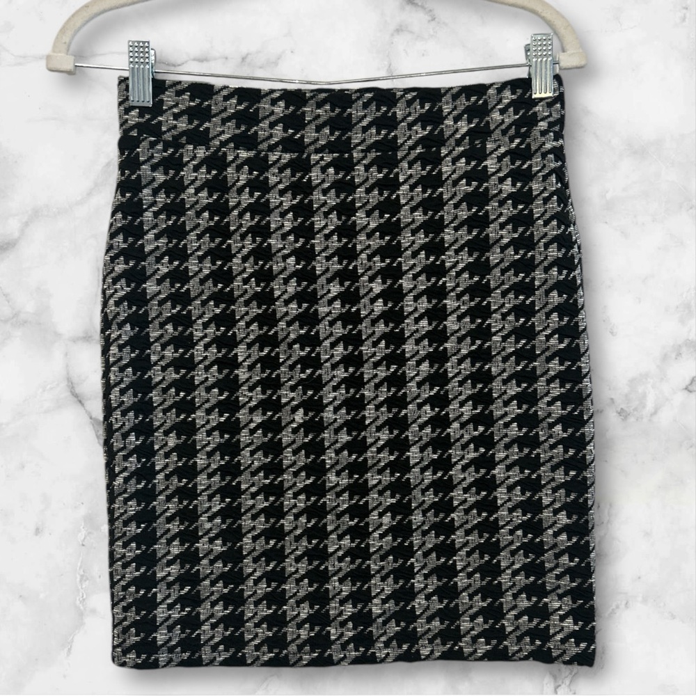 Defacto Chevron Pattern Mini Skirt Black And White Size Small (544)